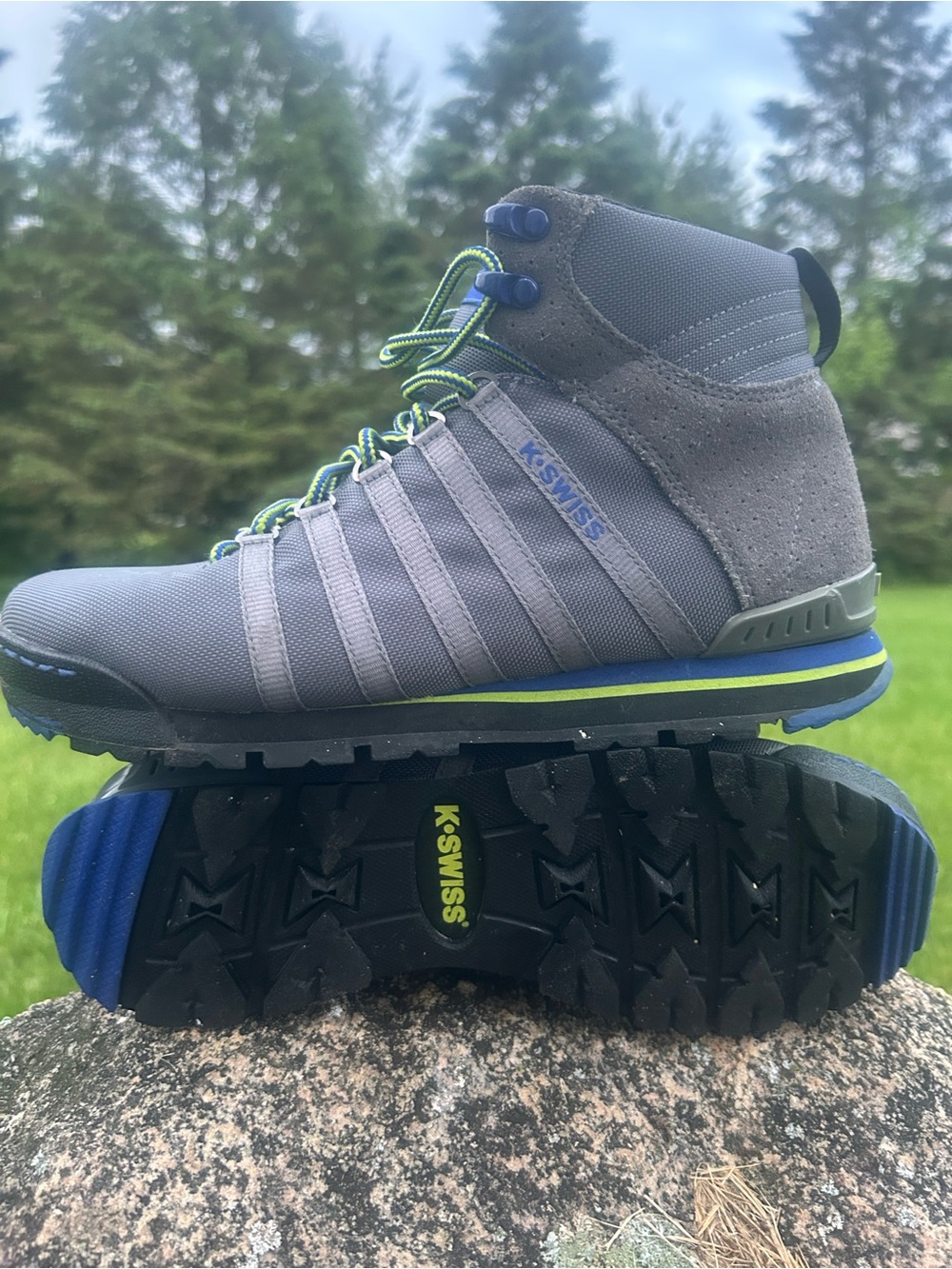 K-Swiss classic hiking boots. Size 9.